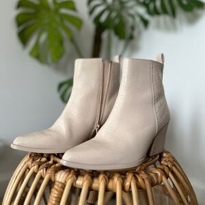 SEYCHELLES ABROAD BOOT IN CREAM CROCO (7M)